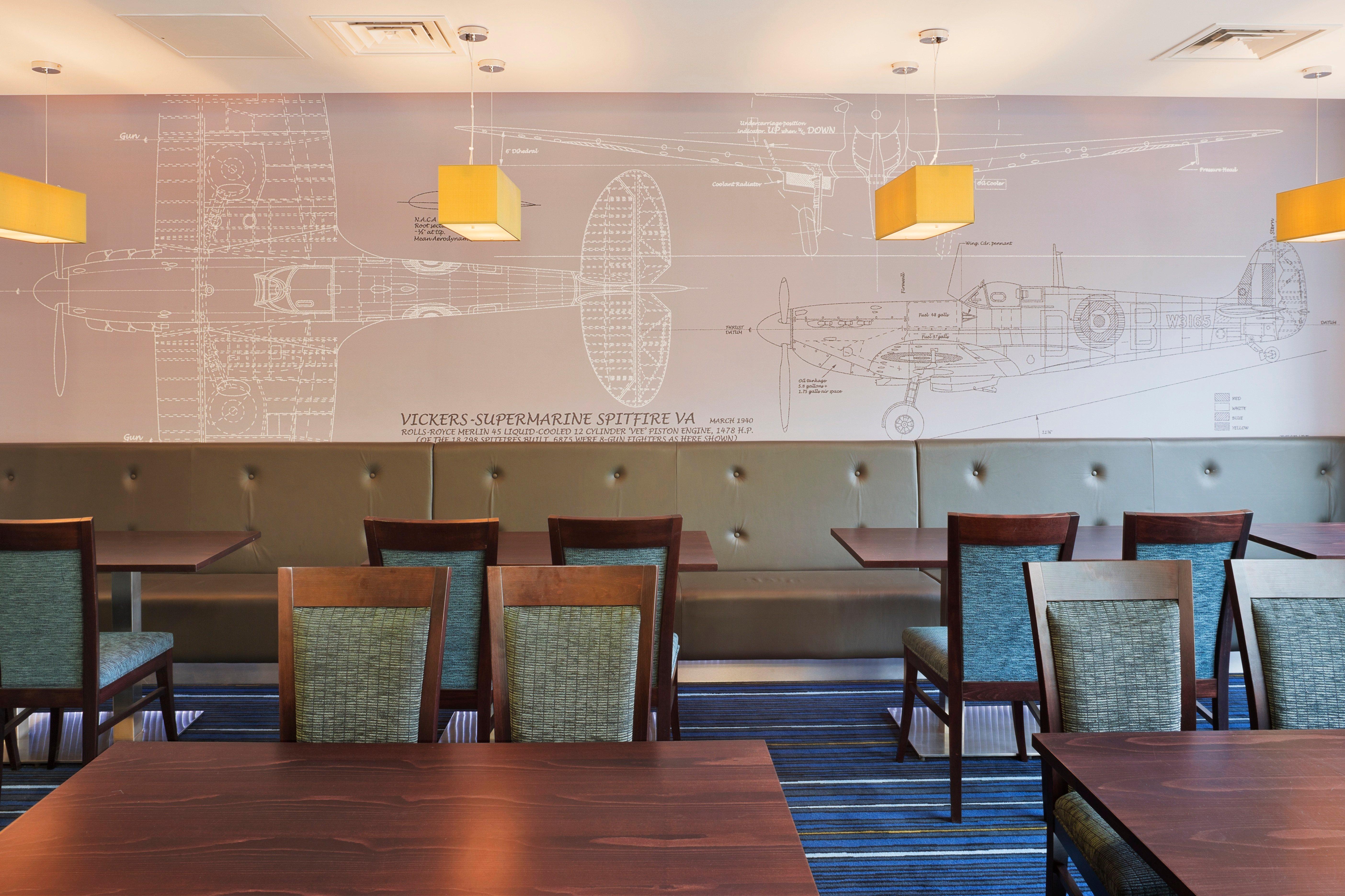 Holiday Inn Express Cambridge Duxford M11 Jct 10 By Ihg Exterior foto