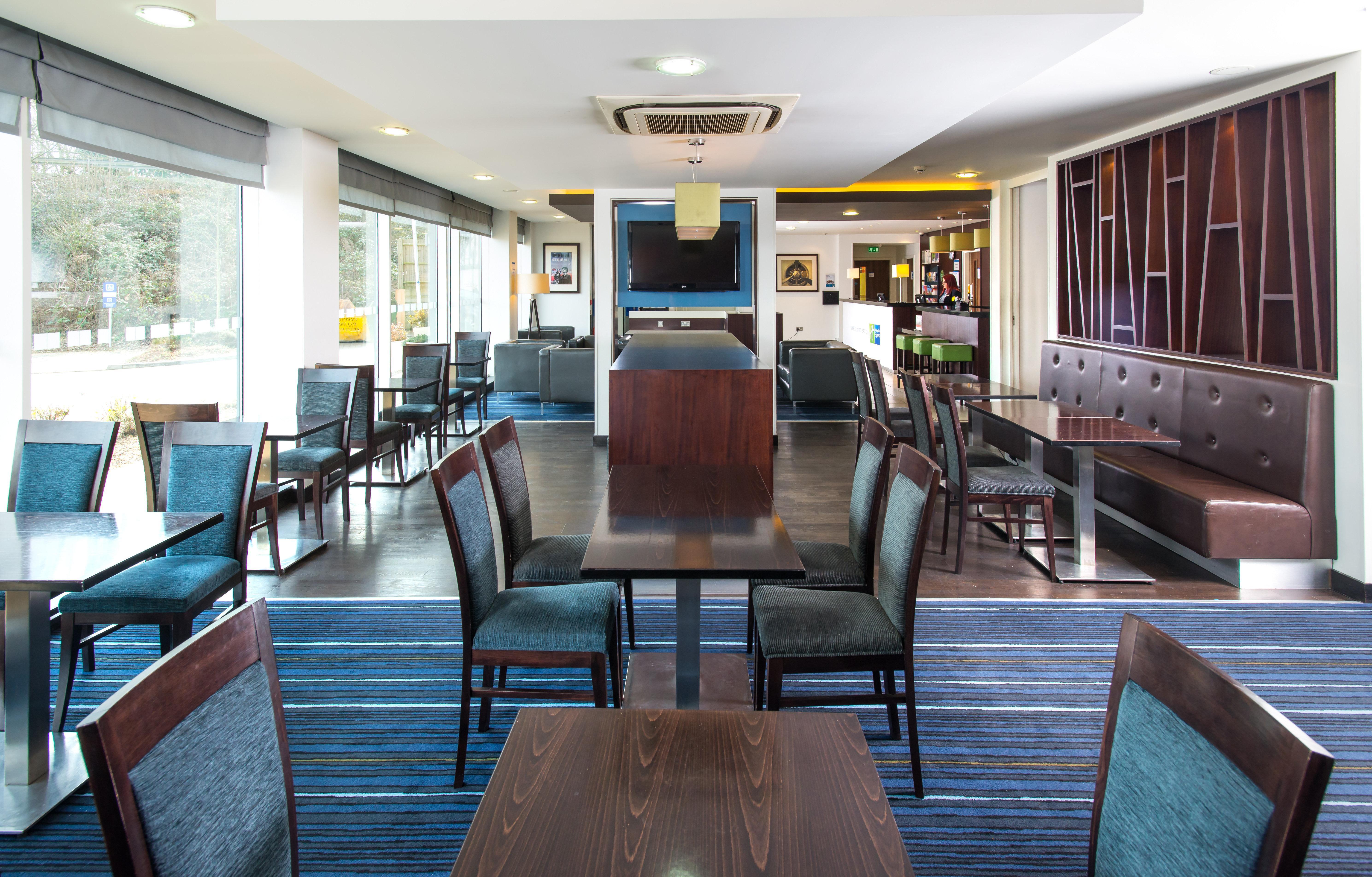 Holiday Inn Express Cambridge Duxford M11 Jct 10 By Ihg Exterior foto
