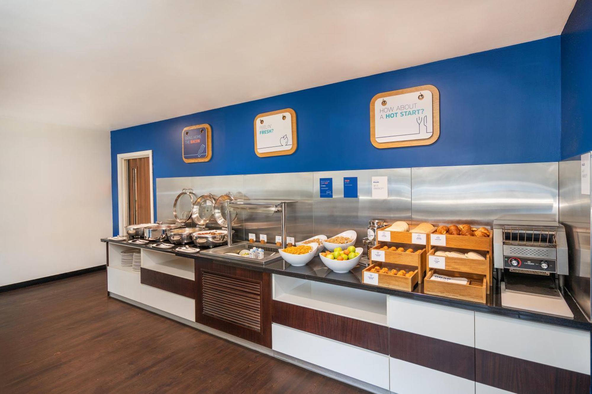 Holiday Inn Express Cambridge Duxford M11 Jct 10 By Ihg Exterior foto