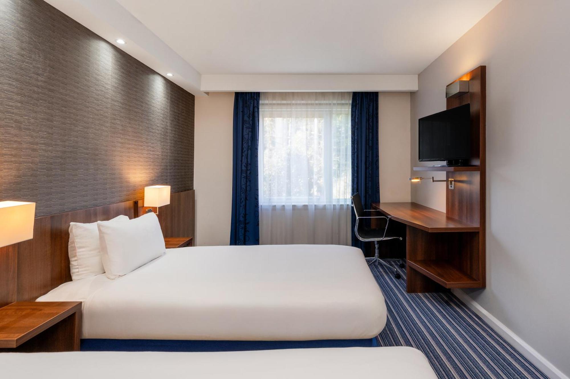 Holiday Inn Express Cambridge Duxford M11 Jct 10 By Ihg Exterior foto