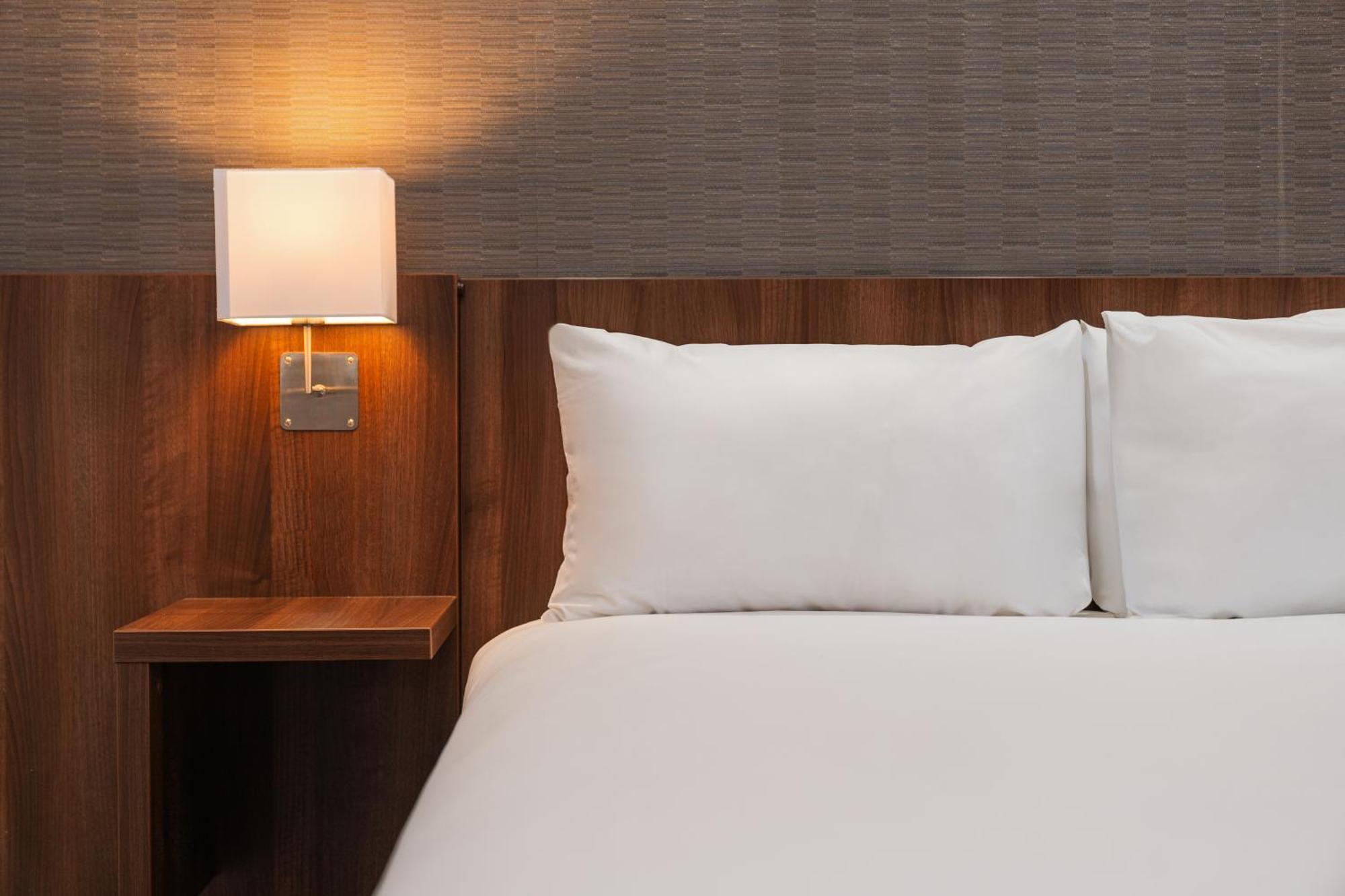 Holiday Inn Express Cambridge Duxford M11 Jct 10 By Ihg Exterior foto