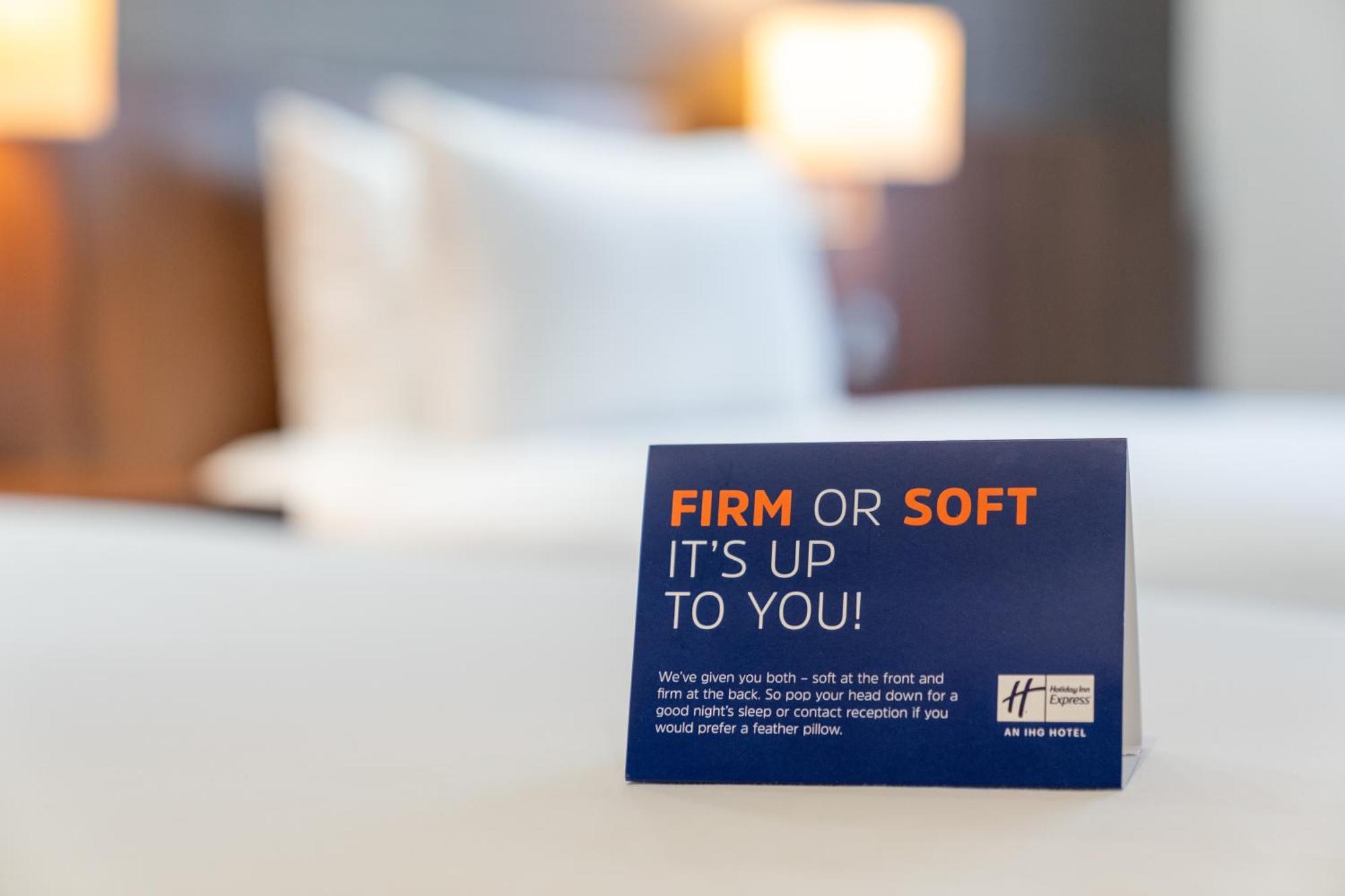 Holiday Inn Express Cambridge Duxford M11 Jct 10 By Ihg Exterior foto