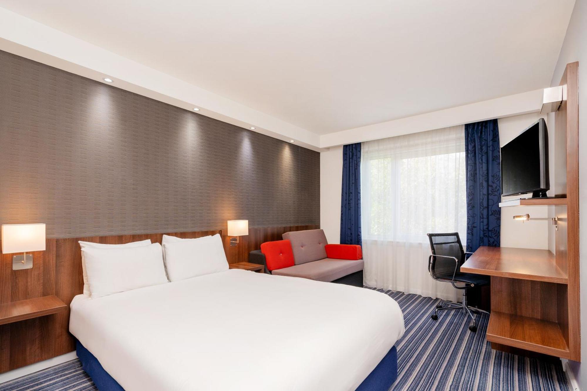 Holiday Inn Express Cambridge Duxford M11 Jct 10 By Ihg Exterior foto