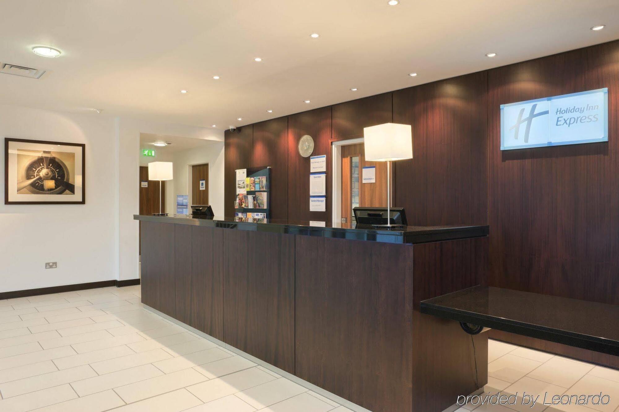 Holiday Inn Express Cambridge Duxford M11 Jct 10 By Ihg Exterior foto